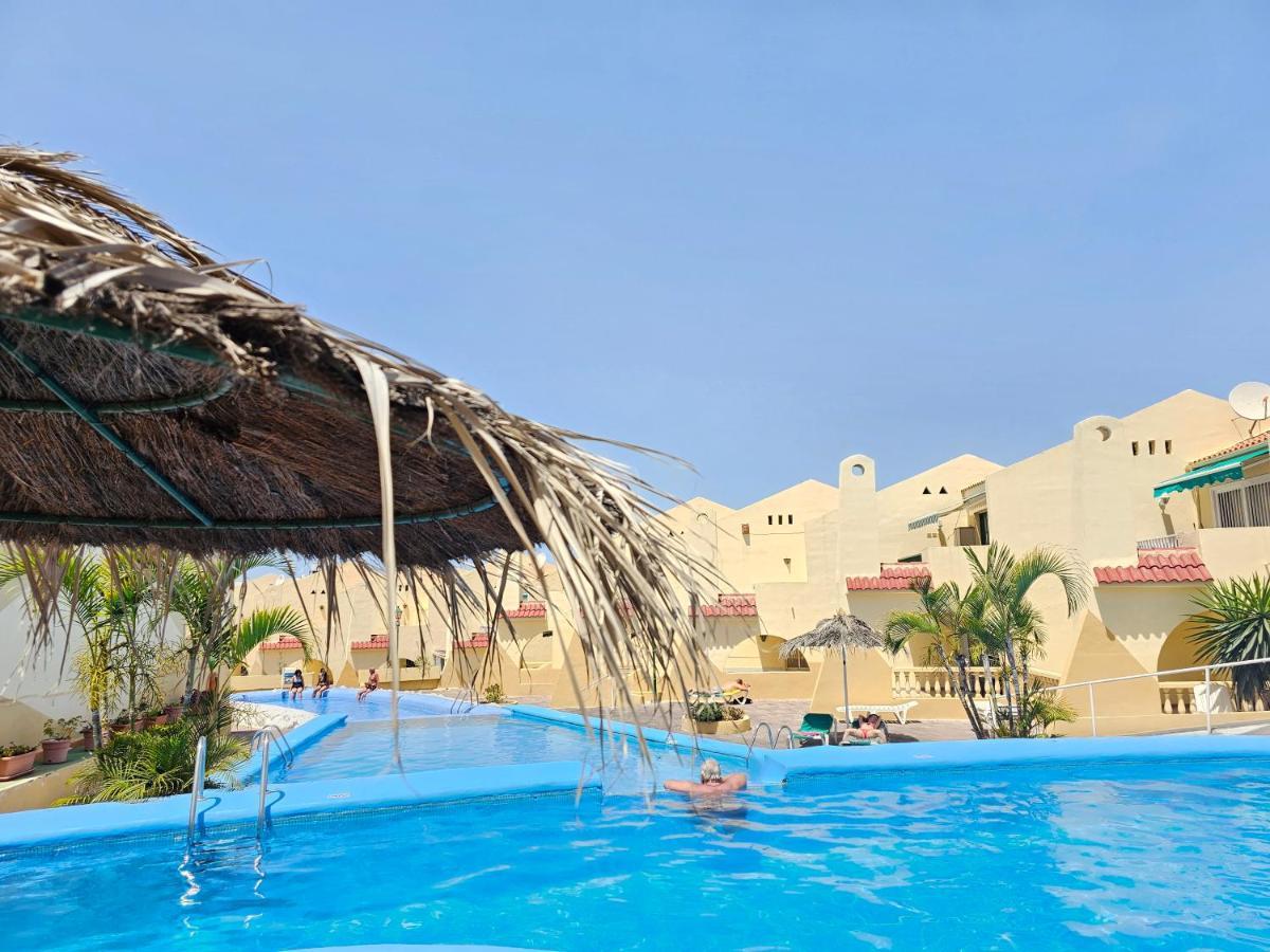 & Refreshing Pool Holidays Air-conditioning , Appartement
